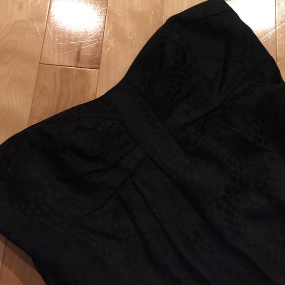 Like New! WHITE HOUSE BLACK MARKET STRAPLESS - Picture 4 of 4